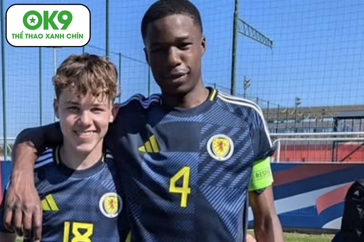 Thần đồng Dara Jikiemi theo chân Ben Doak gia nhập Liverpool với chiến lược săn ngọc thô dài hạn.